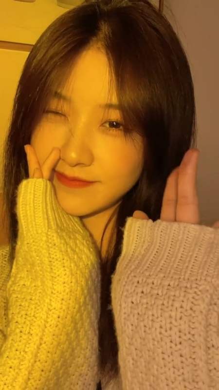 我要上热门#坤哥哥聪姐姐的日常 有了新灯自恋一下下-度小视