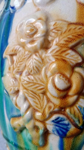 唐代唐三彩堆塑贴花底足外撇双蝴蝶耳瓶高30口径9底径11肚经18.2cm