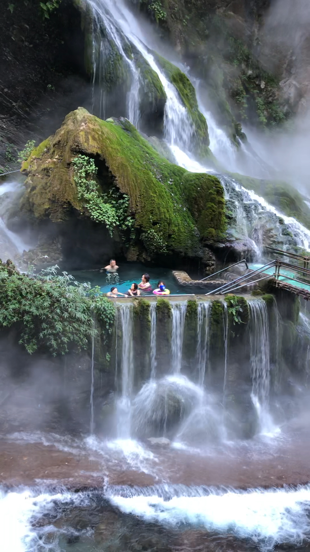 世界最大温泉瀑布图片
