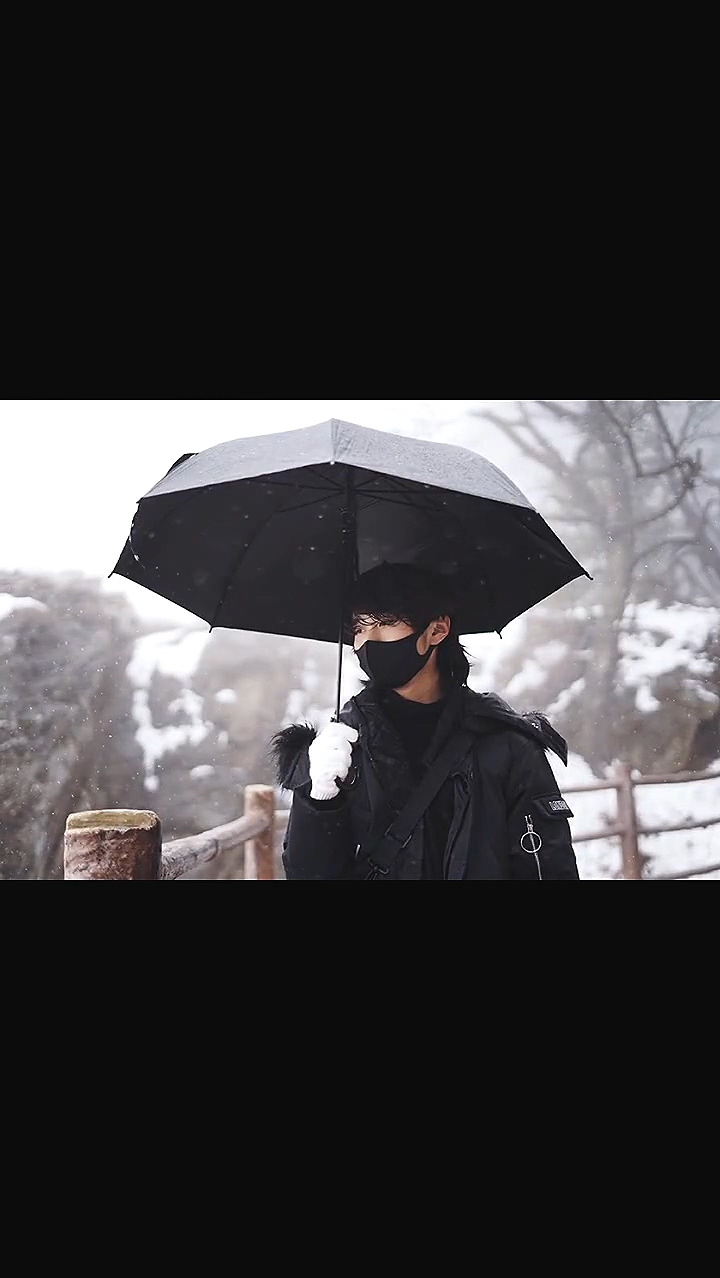 诗词#我见青山多妩媚,料青山见我应如是#甫子寸