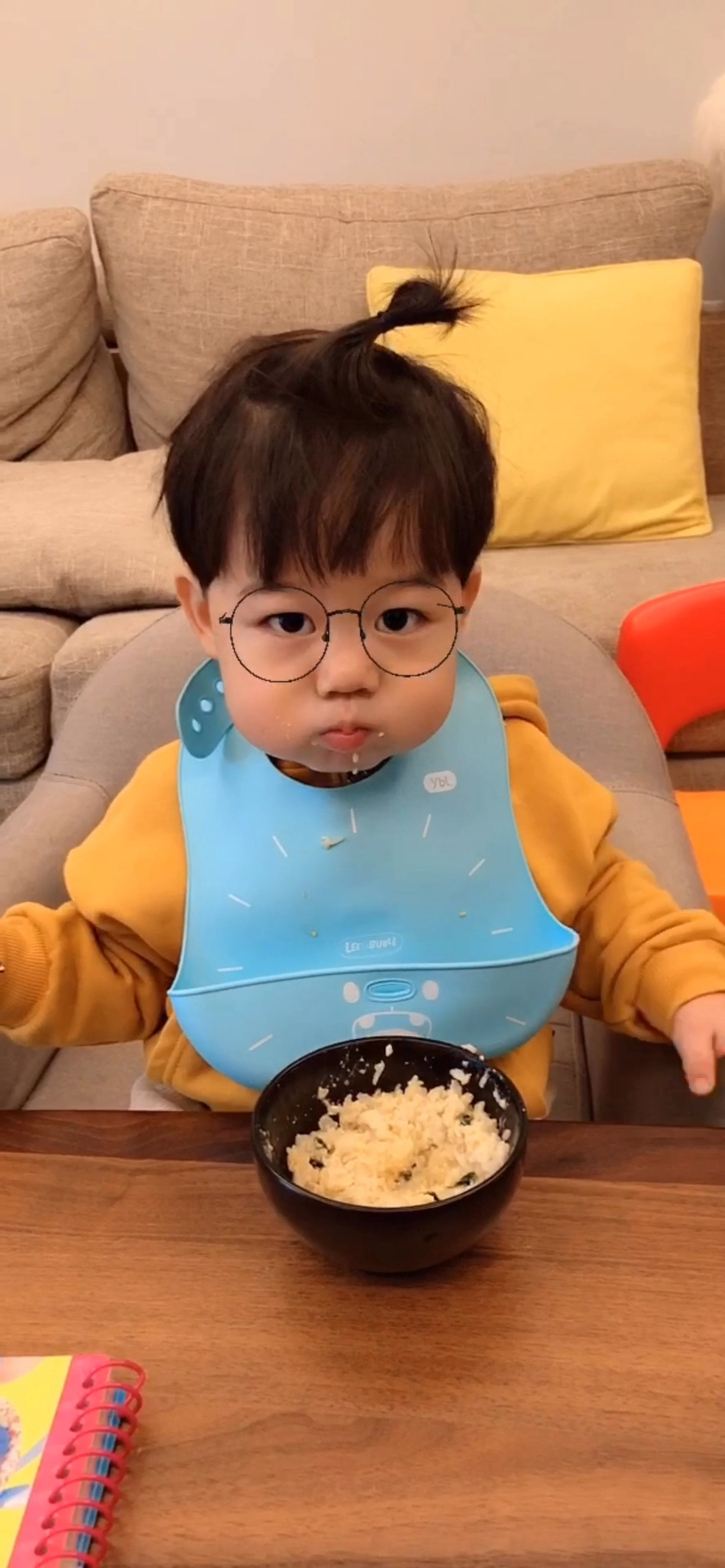 家有萌娃#孩子一周岁多独立吃饭,解放双手啦