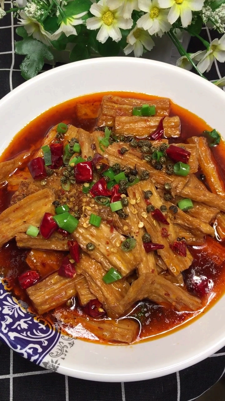 熊孩子的日常#炝锅腐竹