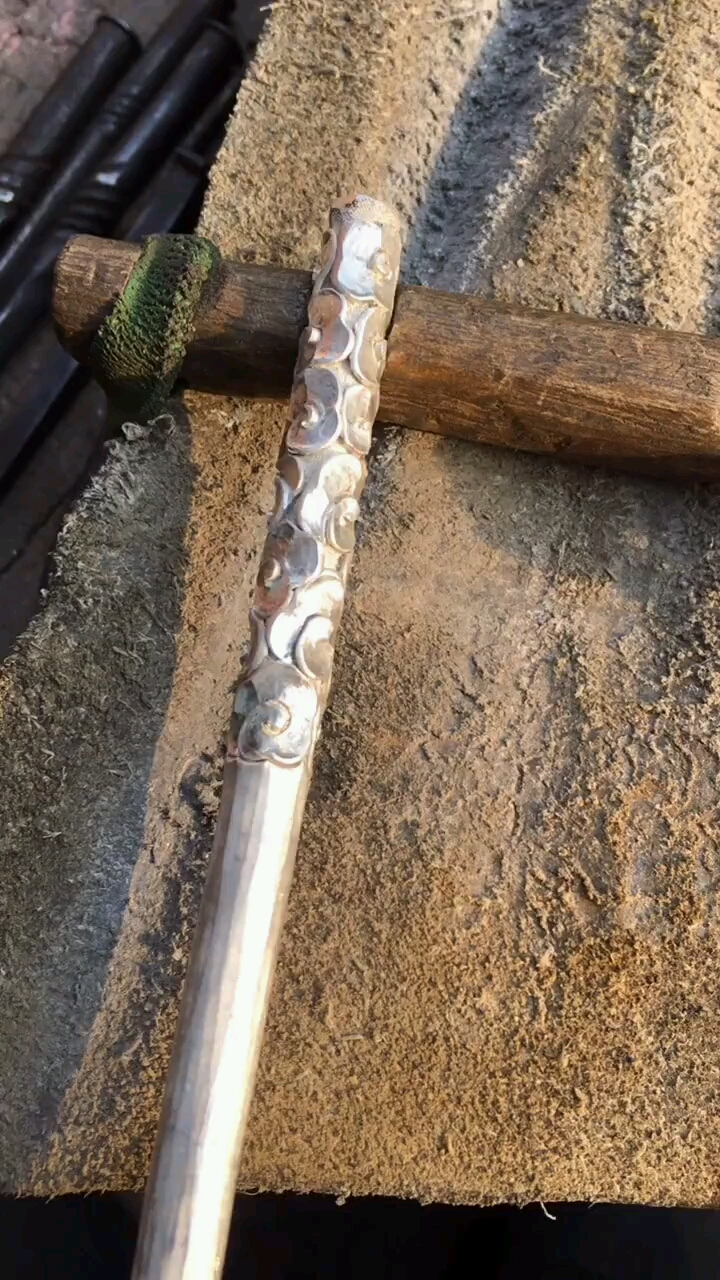 工如意金棒制作中花纹的雕刻一定要仔细